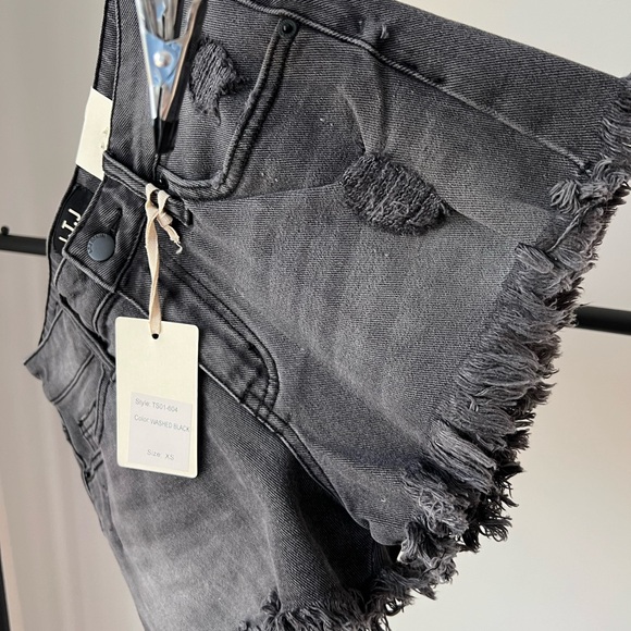 NWT Letter to Juliet Black Wash Denim Jean Short XS - Picture 9 of 13